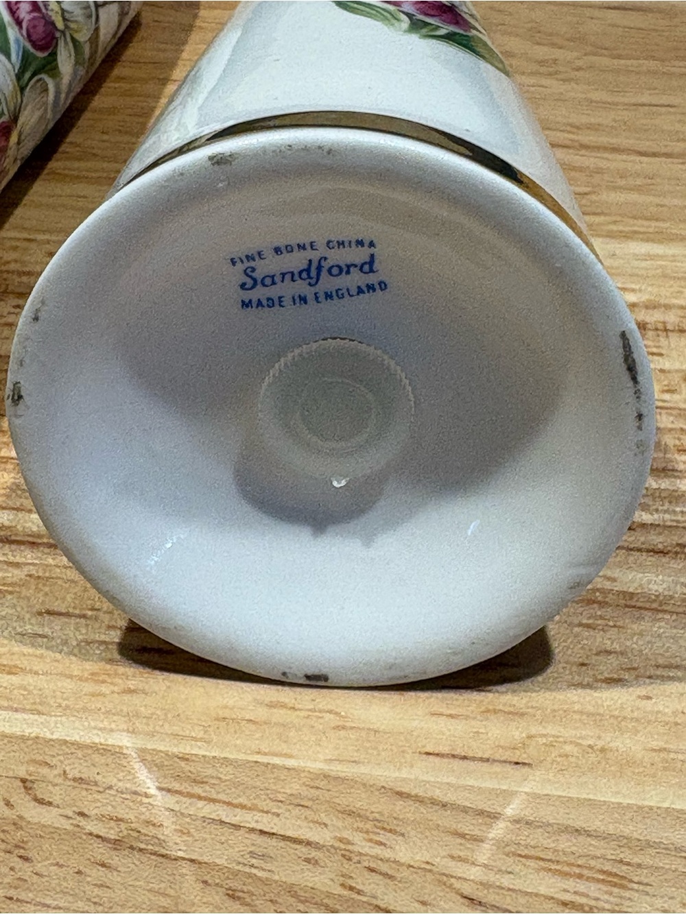 Vintage Sandford Fine Bone China
Prince Edward Island Salt & Pepper Shakers - Picture 3 of 8